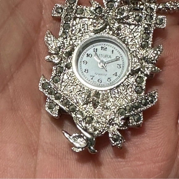 Vintage Jada Industries Silver-Tone Cuckoo Clock Pendant Brooch Japan Movement - Picture 8 of 10